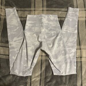lululemon alpine white camo leggings size 2 28” inseam